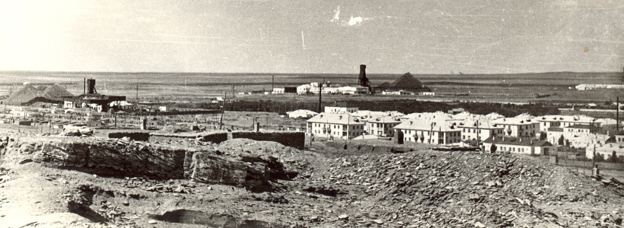 Išliko: Alfonsas Kunigonis sukilimo metu neteko kojos (stovi su ramentais). 1955 m., Kengyras.