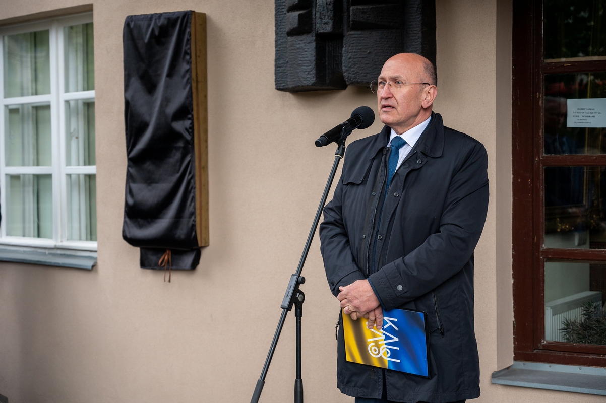 Prie V. Staniulio knygyno atidengta atminimo lenta