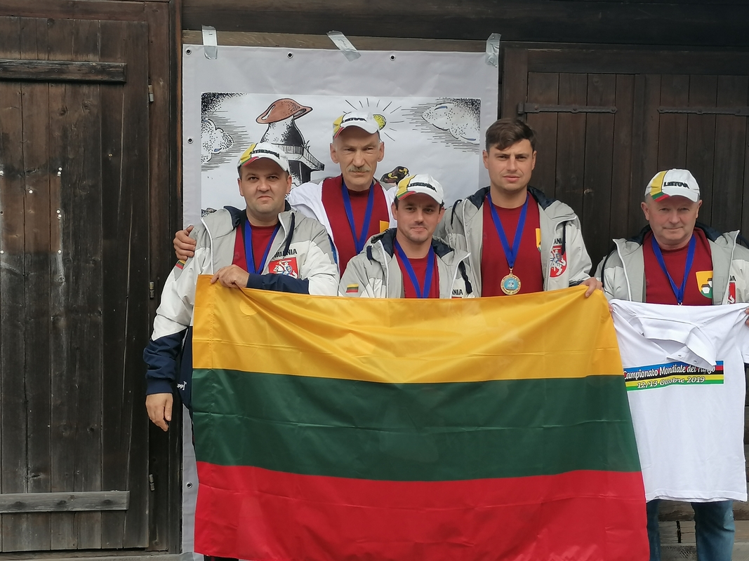 Grybavimo entuziastai Dalia ir Vytautas tokios baravykais derlingos rugsėjo pradžios sakosi dar nepamenantys.