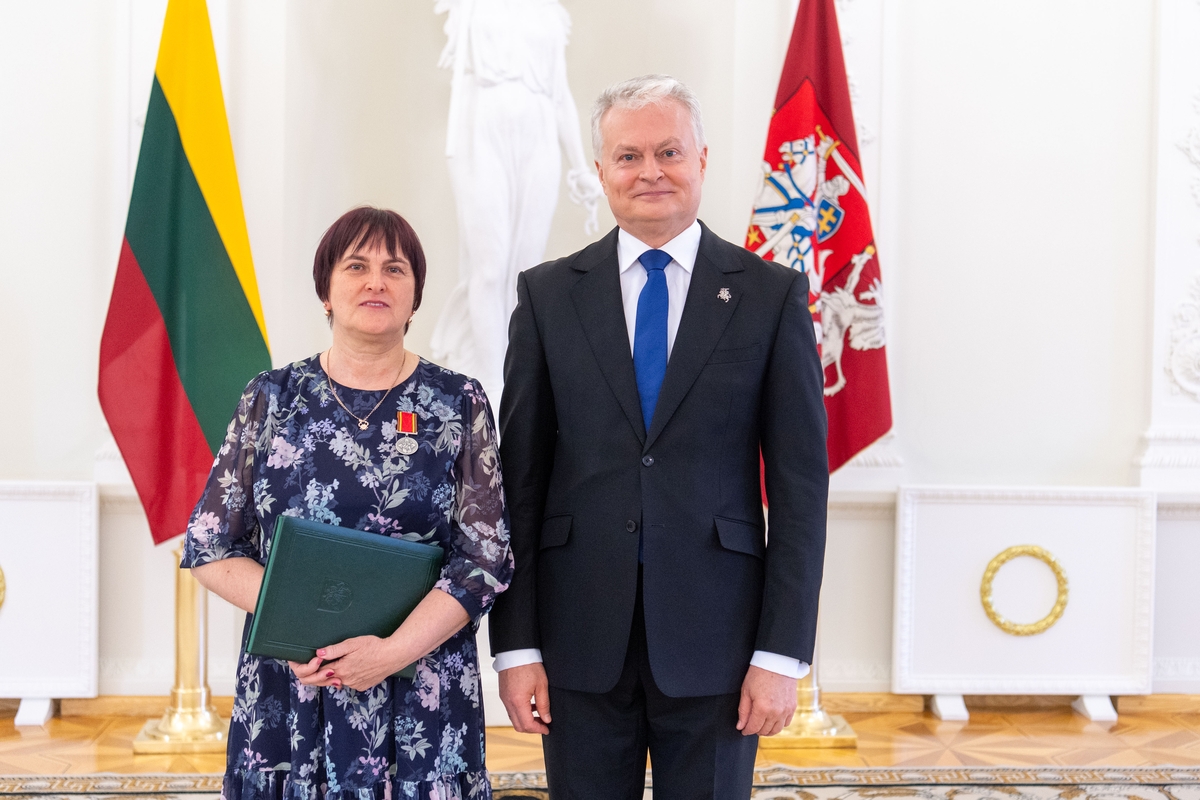 Motinos dienos proga Nausėda apdovanojo 52 mamas ir globėjas