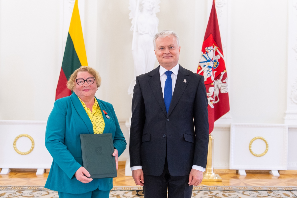 Motinos dienos proga Nausėda apdovanojo 52 mamas ir globėjas