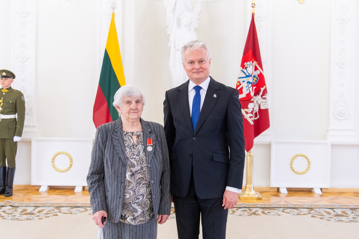 Motinos dienos proga Nausėda apdovanojo 52 mamas ir globėjas