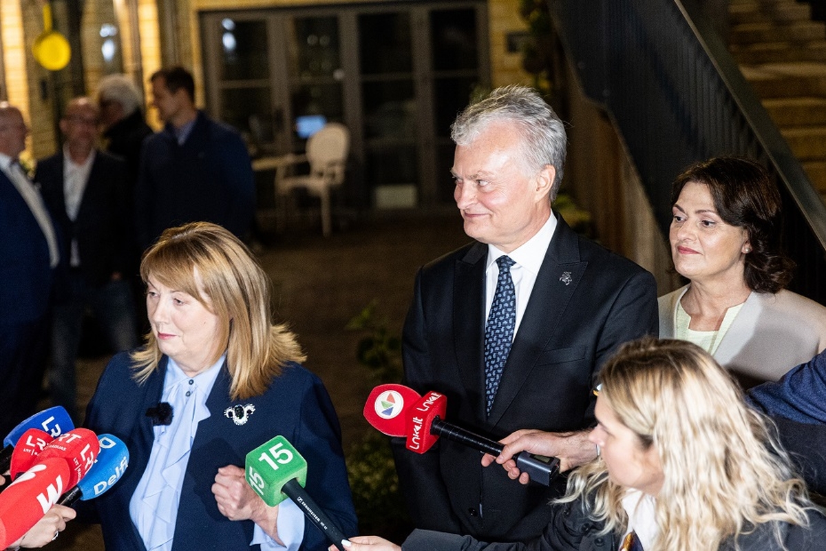 Vilija Blinkevičiūtė (kairėje), Gitanas Nausėda ir Diana Nausėdienė