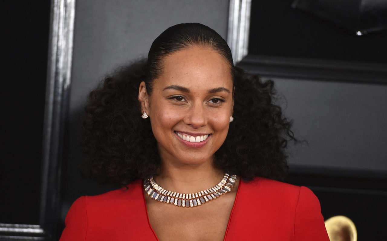 1981 — gimė amerikietė dainininkė Alicia Keys (Ališija Kys).