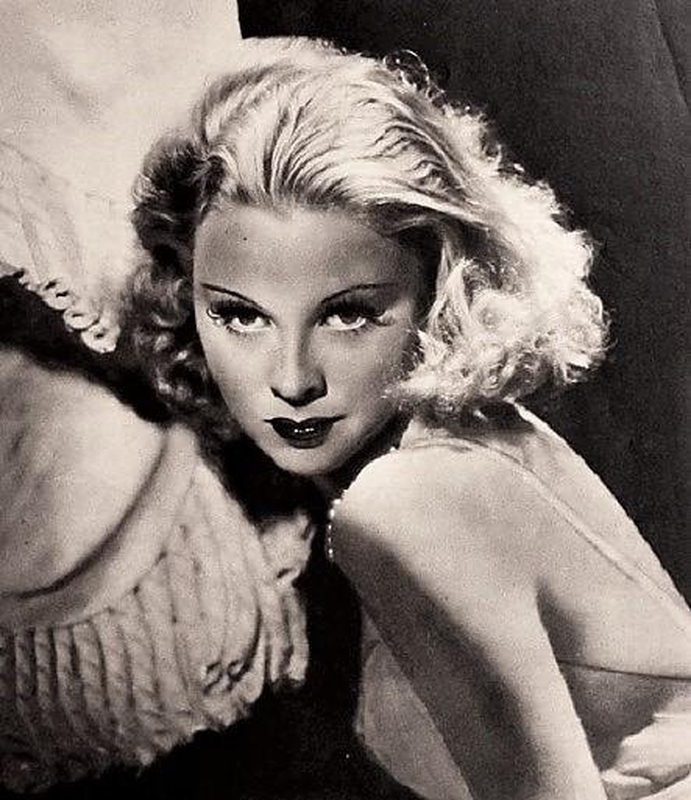 Mirė JAV aktorė M. Carlisle