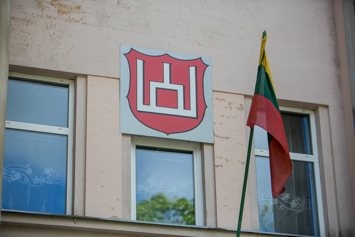 Kaune pro gimnazijos langą iškrito nepilnametis
