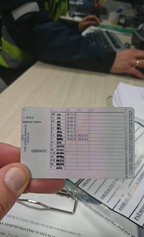 Į Lietuvą – su internete pirktu pažymėjimu