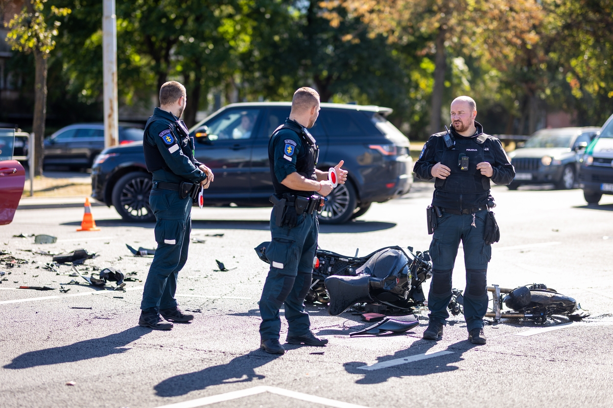 Vilniuje – motociklo ir BMW avarija  