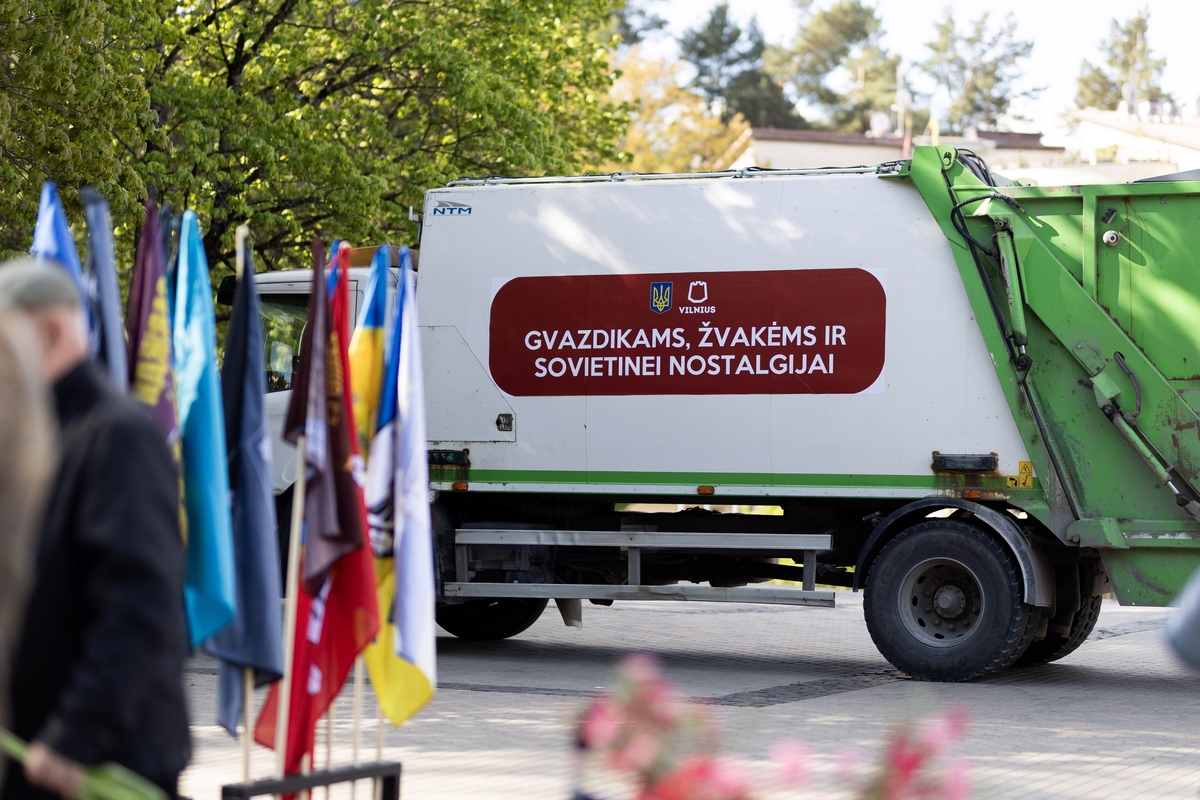 Antakalnio kapinėse – švenčiantieji Pergalės dieną