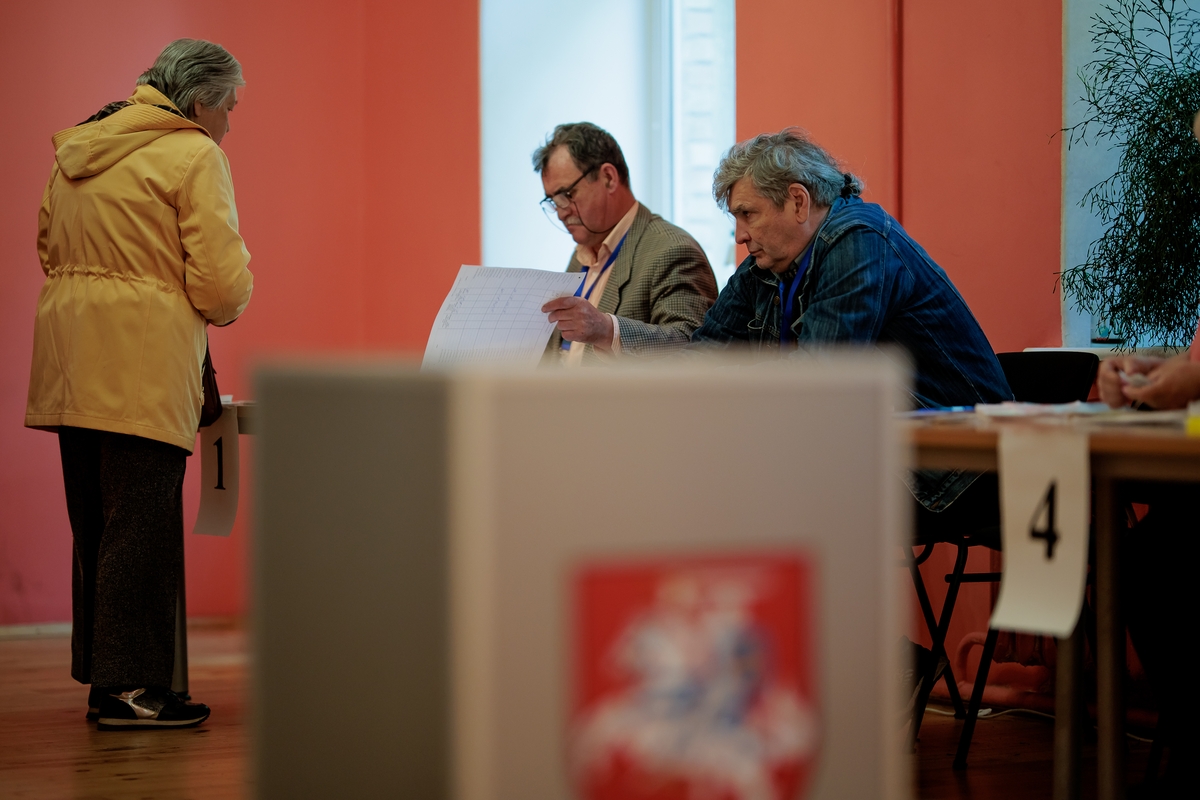 Lietuva renka prezidentą ir sprendžia dėl dvigubos pilietybės
