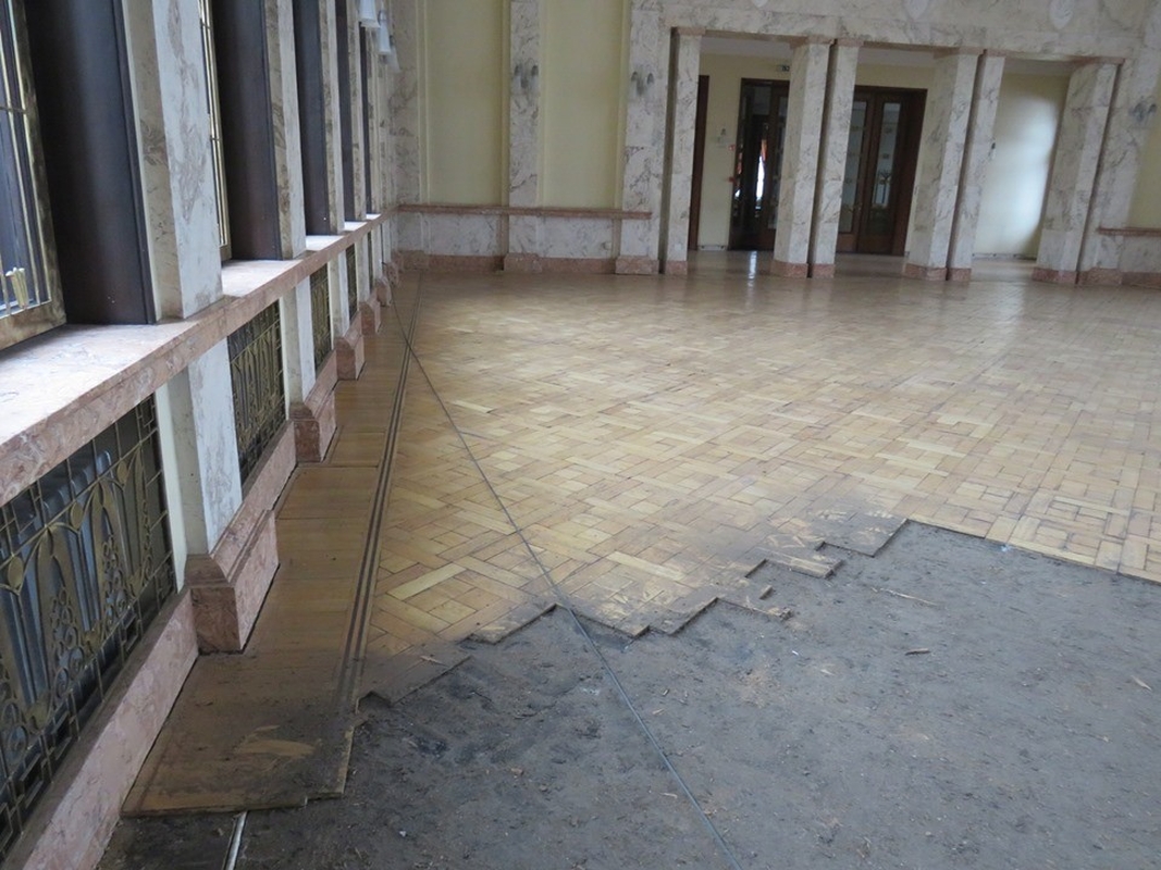 Terminas: didžioji salė turi būti sutvarkyta iki spalio.