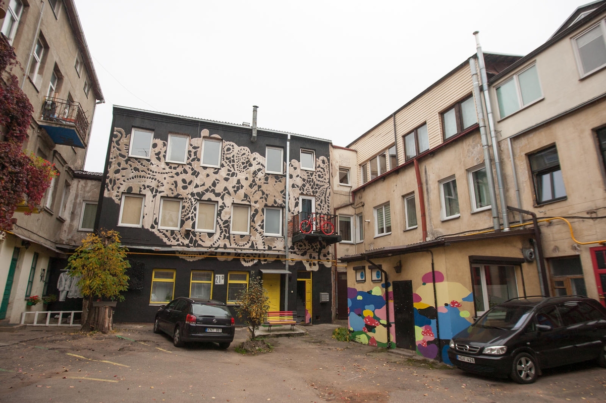 Piešiniai "Kiemo galerijoje"