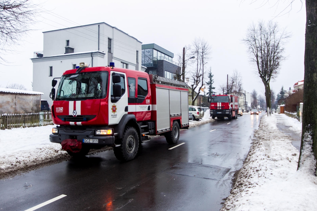 Žaliakalnyje užsidegė neišvalytas kaminas