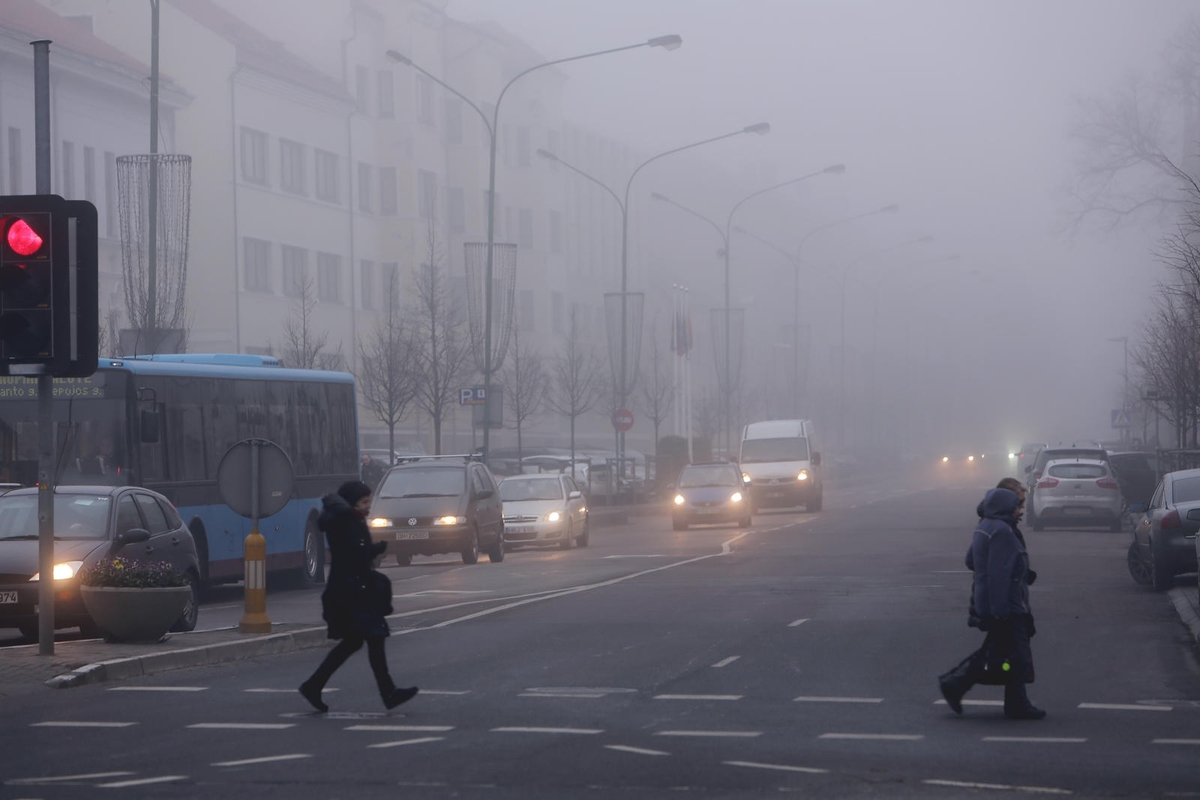 Naktį eismo sąlygas sunkins snygis, lijundra, plikledis ir rūkas