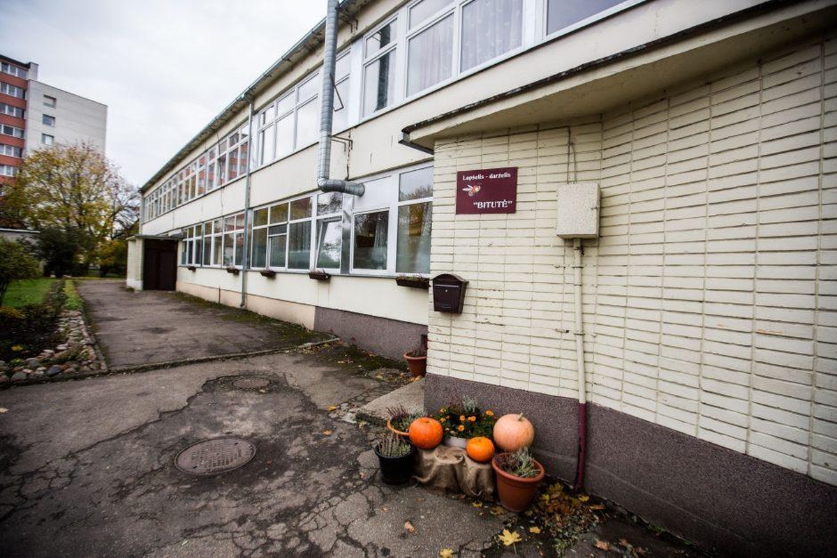 Kauno darželio darbuotoja įtariama vaikui girdžiusi psichotropinių vaistų 