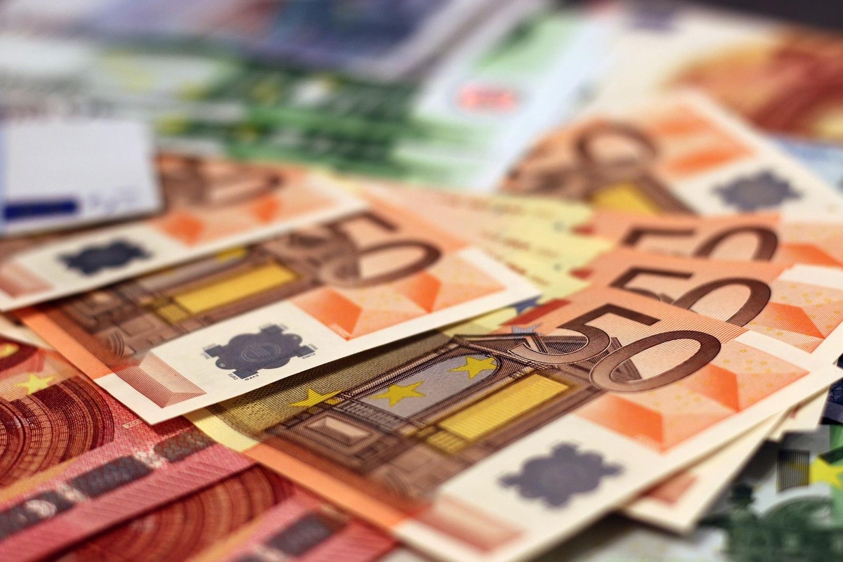 Rokiškio rajone sukčiai iš moters išviliojo tūkstantį eurų