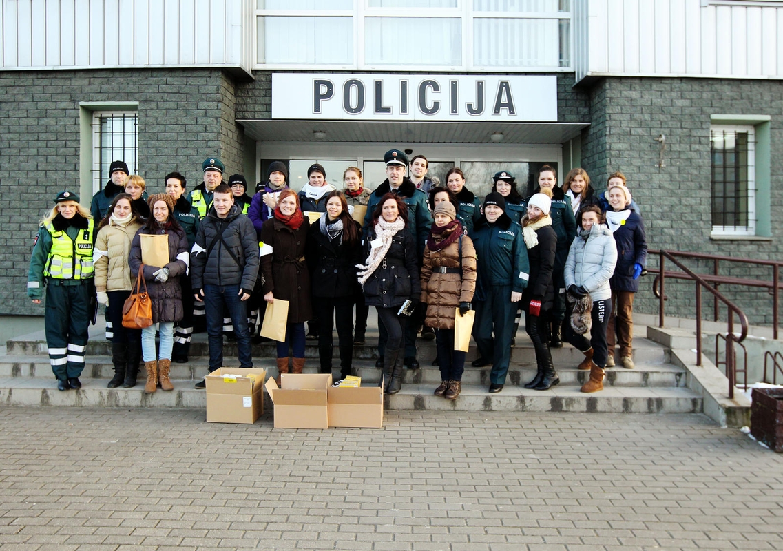 Policija su jaunimu lanko socialines šeimas