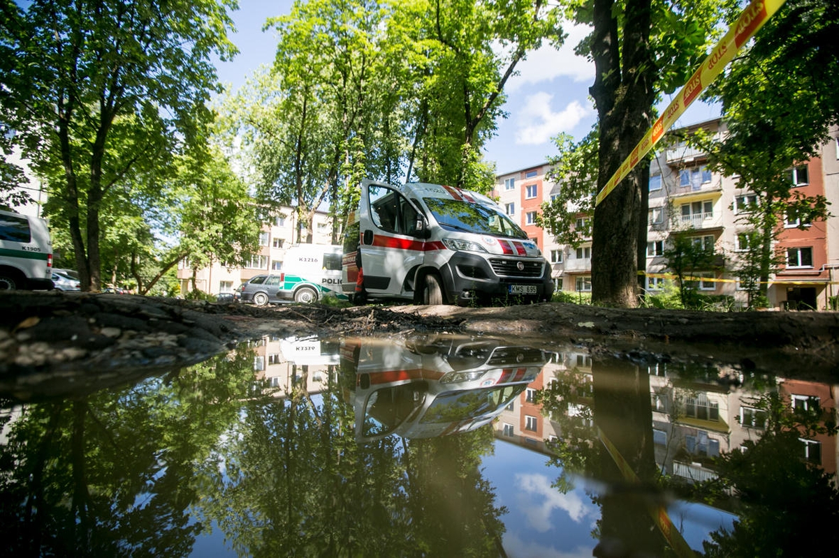 Kauno daugiabučio sienoje atsivėrė didžiulis plyšys