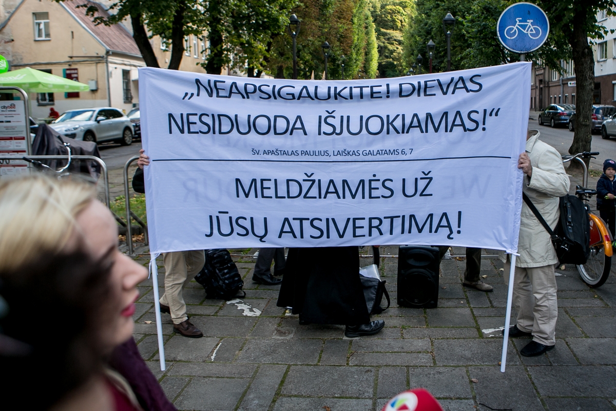 Prieš LGBT eitynes – vieša malda