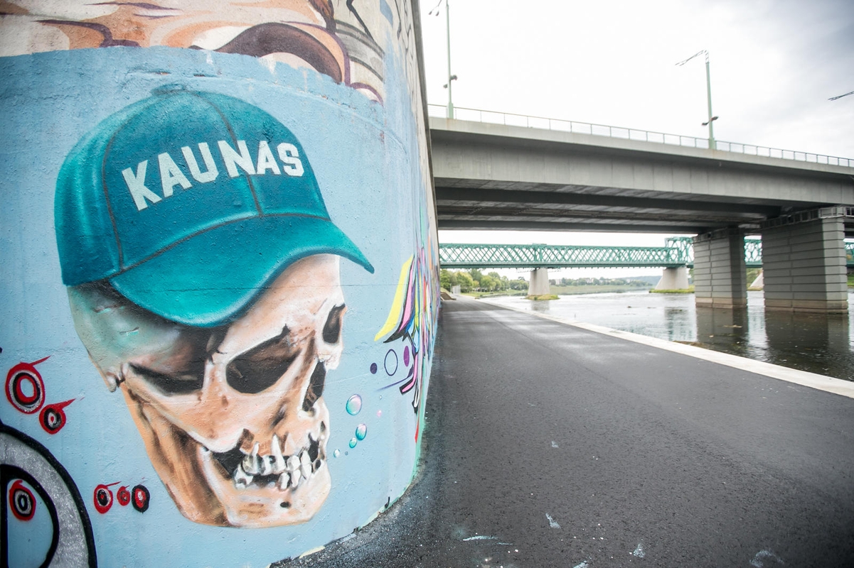 Gatvės menas po M. K. Čiurlionio tiltu