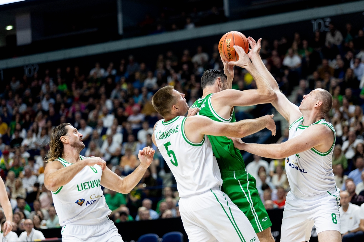 Krepšinio rungtynės: 2003 m. Lietuvos rinktinė – Lietuvos U20 rinktinė