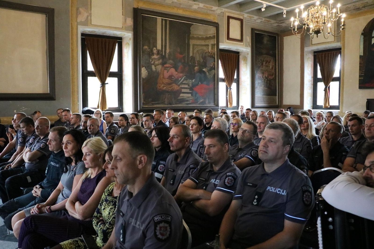 Apdovanoti policijos pareigūnai