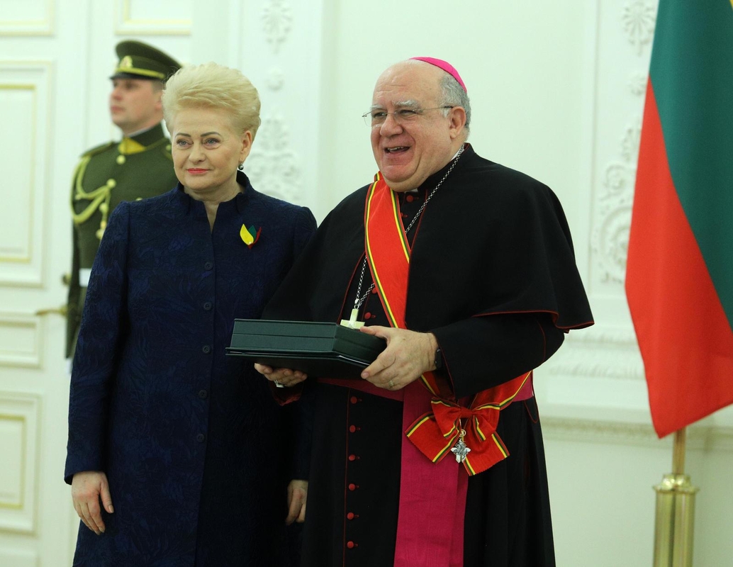 Prezidentūroje įteikti valstybiniai apdovanojimai