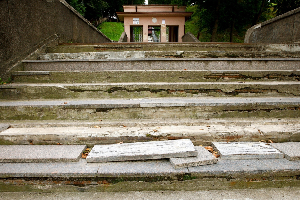 Dėl lėšų stokos miesto laiptai sulaukia tik avarinio remonto