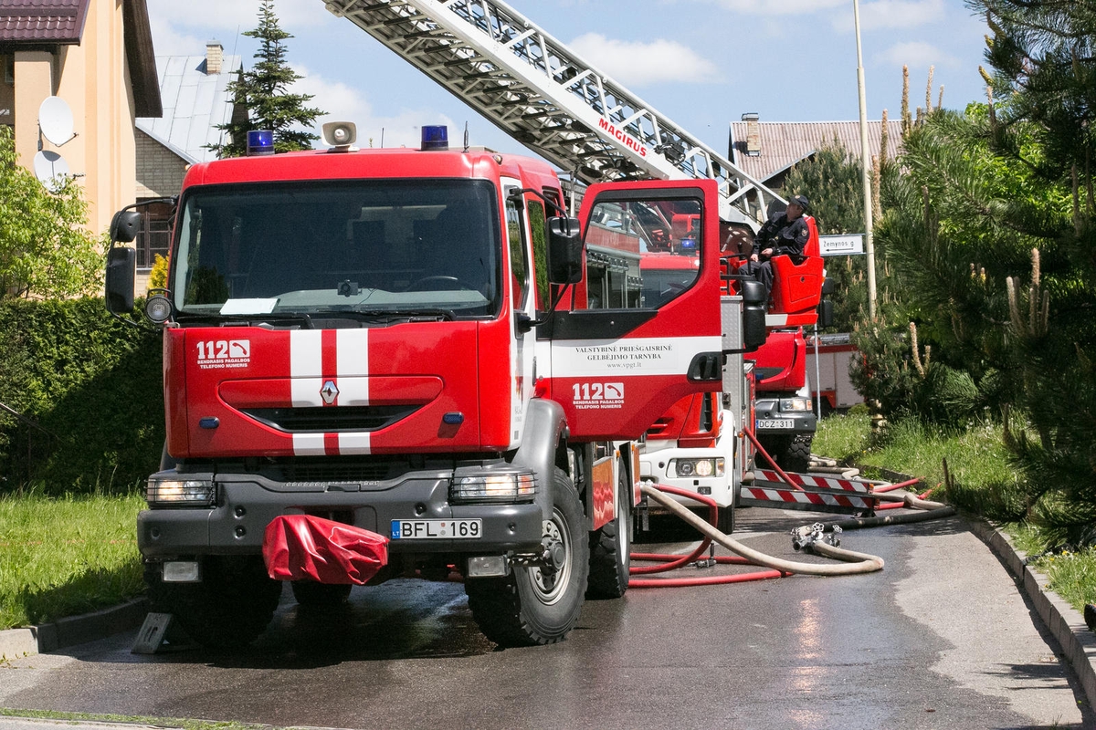 Gaisras Žeimenos gatvėje 