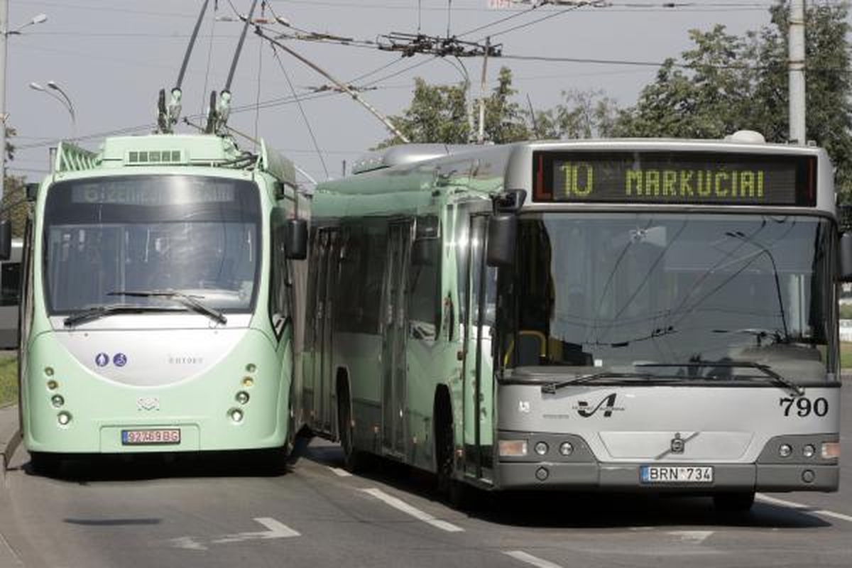 Troleibusas „Vytautas“ gavo krikštą ir patyrė pirmą avariją Vilniaus gatvėse