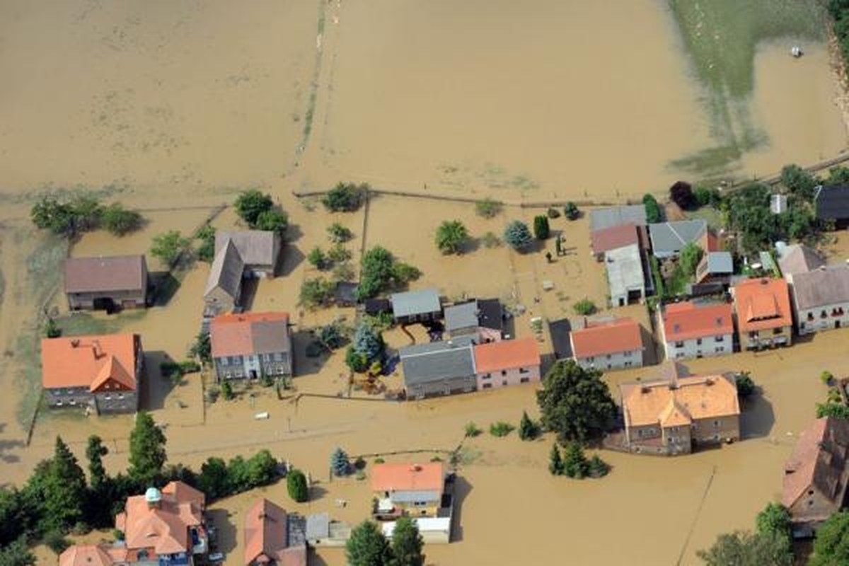 Liūtys ir potvyniai vėl užklupo Lenkiją ir jos kaimynes
