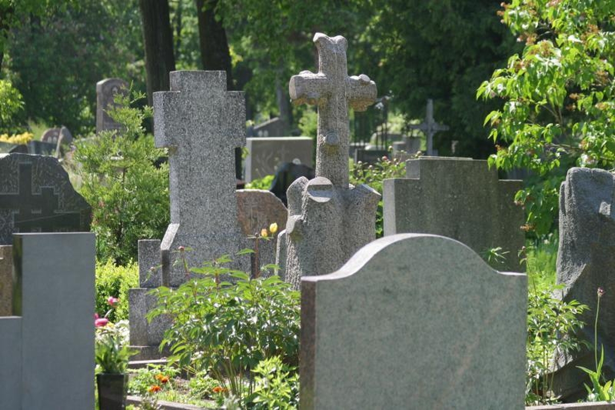 Prieš Vėlines nuteistieji darbuojasi kapinėse