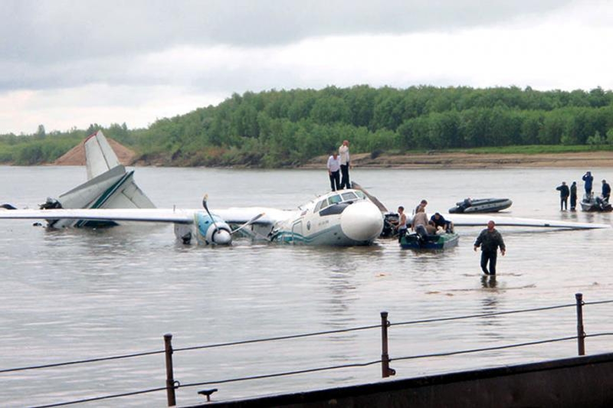 Rusijoje avariniu būdu tupiant lėktuvui AN-24 žuvo šeši žmonės