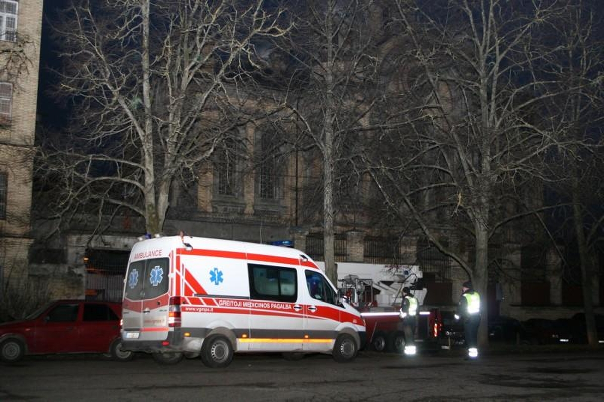 Per gaisrą kaliniai dangstė ventiliacijos angas, daužė langus