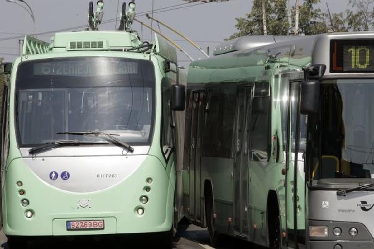 Troleibusas „Vytautas“ gavo krikštą ir patyrė pirmą avariją Vilniaus gatvėse