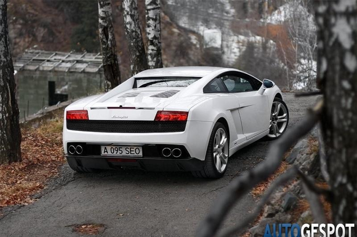 Su „Lamborghini Gallardo LP560-4“ - po Kazachstaną