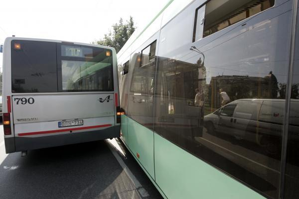 Troleibusas „Vytautas“ gavo krikštą ir patyrė pirmą avariją Vilniaus gatvėse