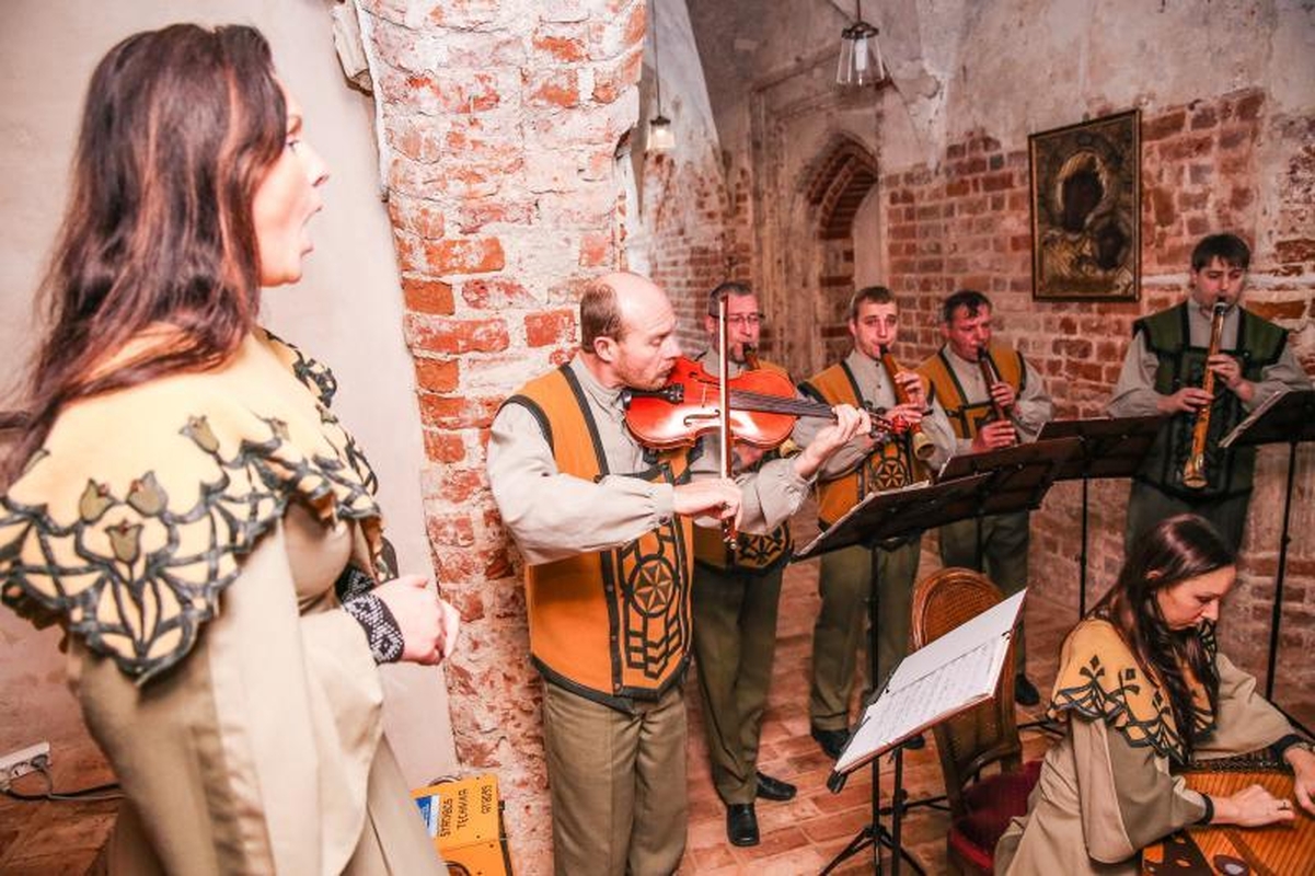 Šv. Jurgio Kankinio bažnyčioje – labdara kurtiesiems menininkams