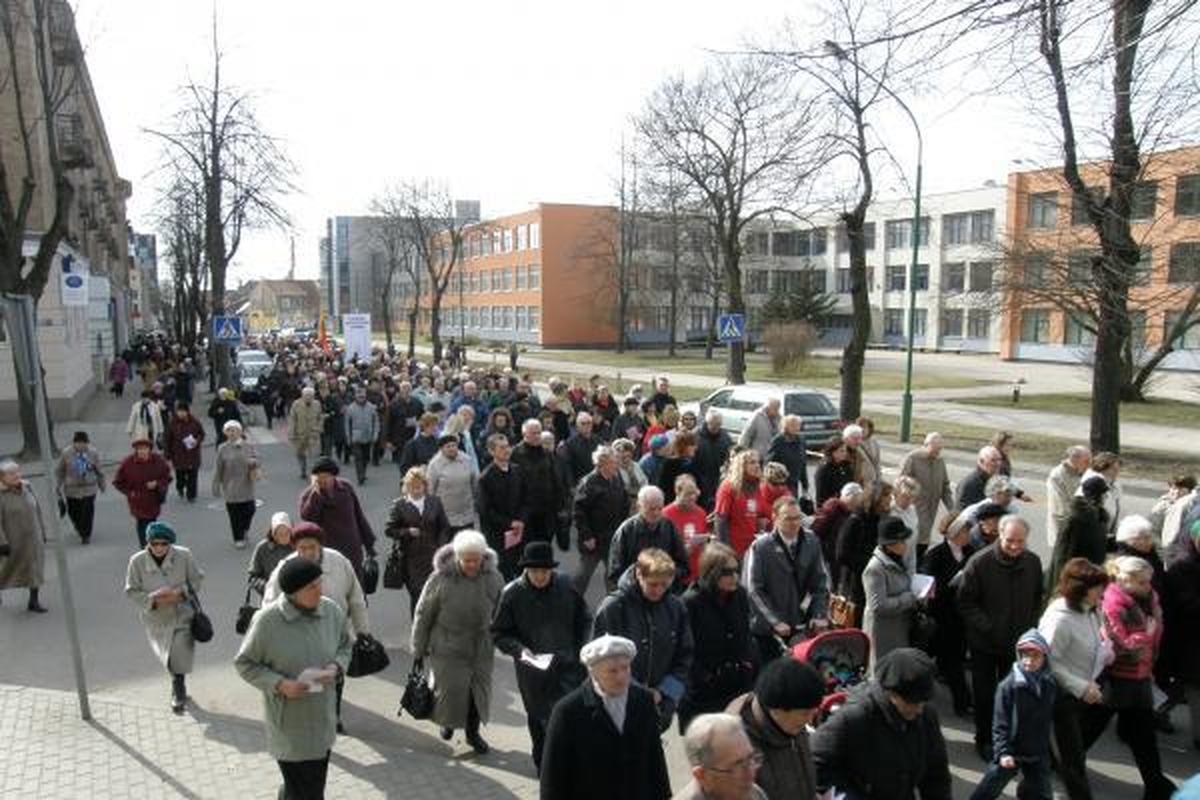 Kristaus kryžiaus kelią ėjo šimtai klaipėdiečių