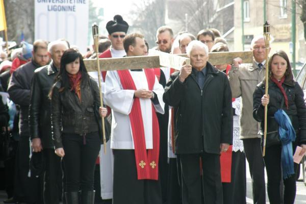 Kristaus kryžiaus kelią ėjo šimtai klaipėdiečių