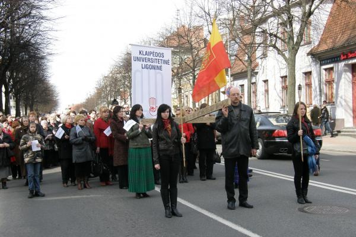 Kristaus kryžiaus kelią ėjo šimtai klaipėdiečių
