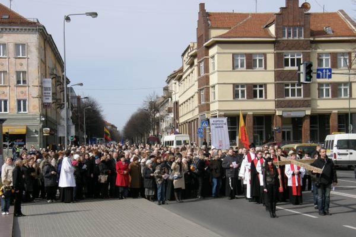 Kristaus kryžiaus kelią ėjo šimtai klaipėdiečių