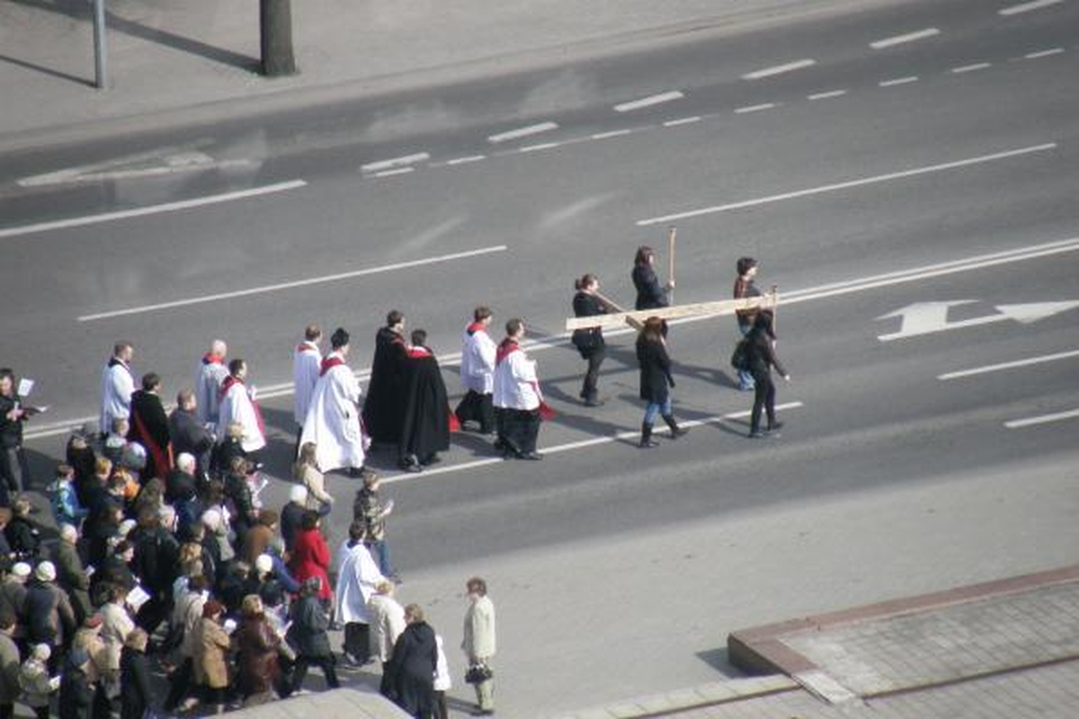 Kristaus kryžiaus kelią ėjo šimtai klaipėdiečių