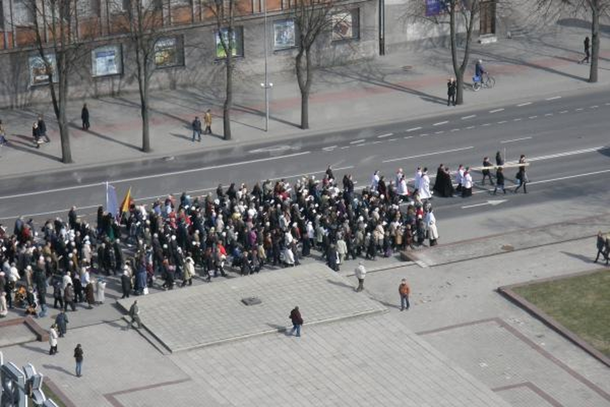 Kristaus kryžiaus kelią ėjo šimtai klaipėdiečių