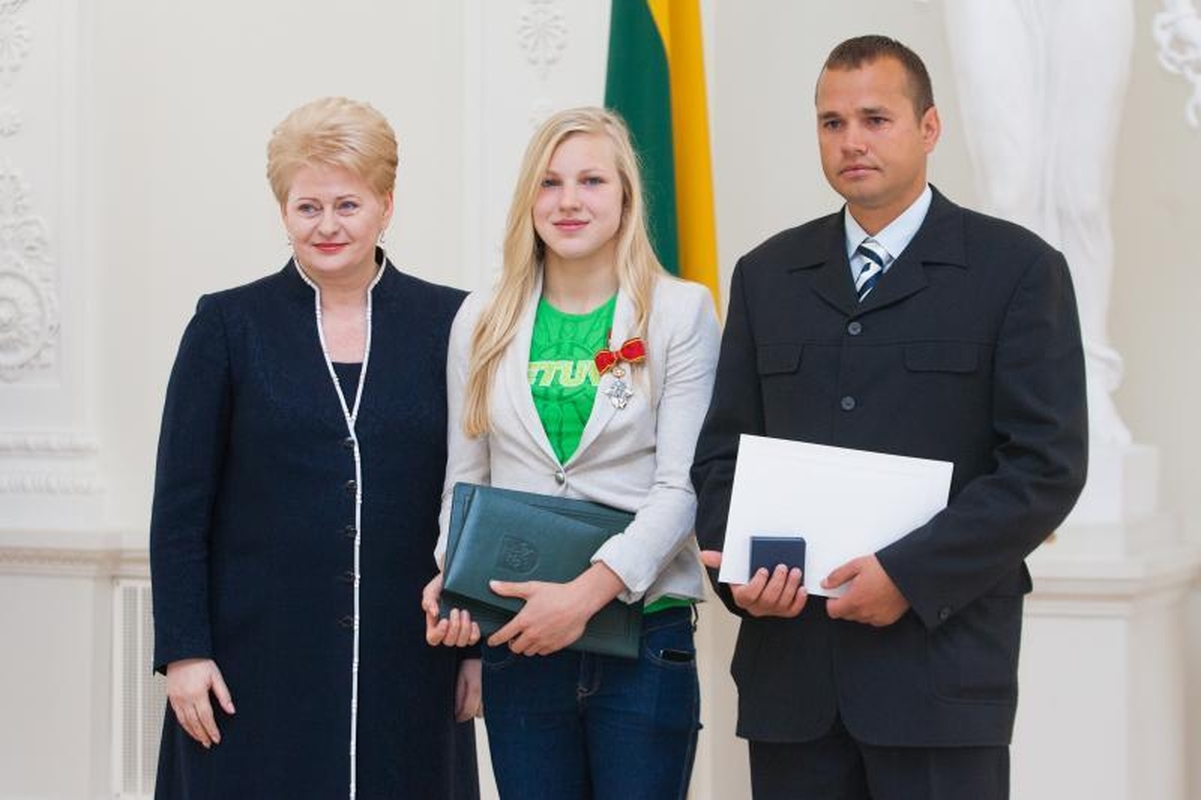 Prezidentė ordinu apdovanojo olimpinę čempionę R.Meilutytę