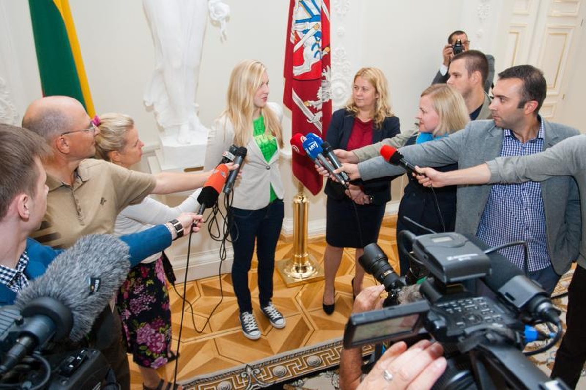 Prezidentė ordinu apdovanojo olimpinę čempionę R.Meilutytę