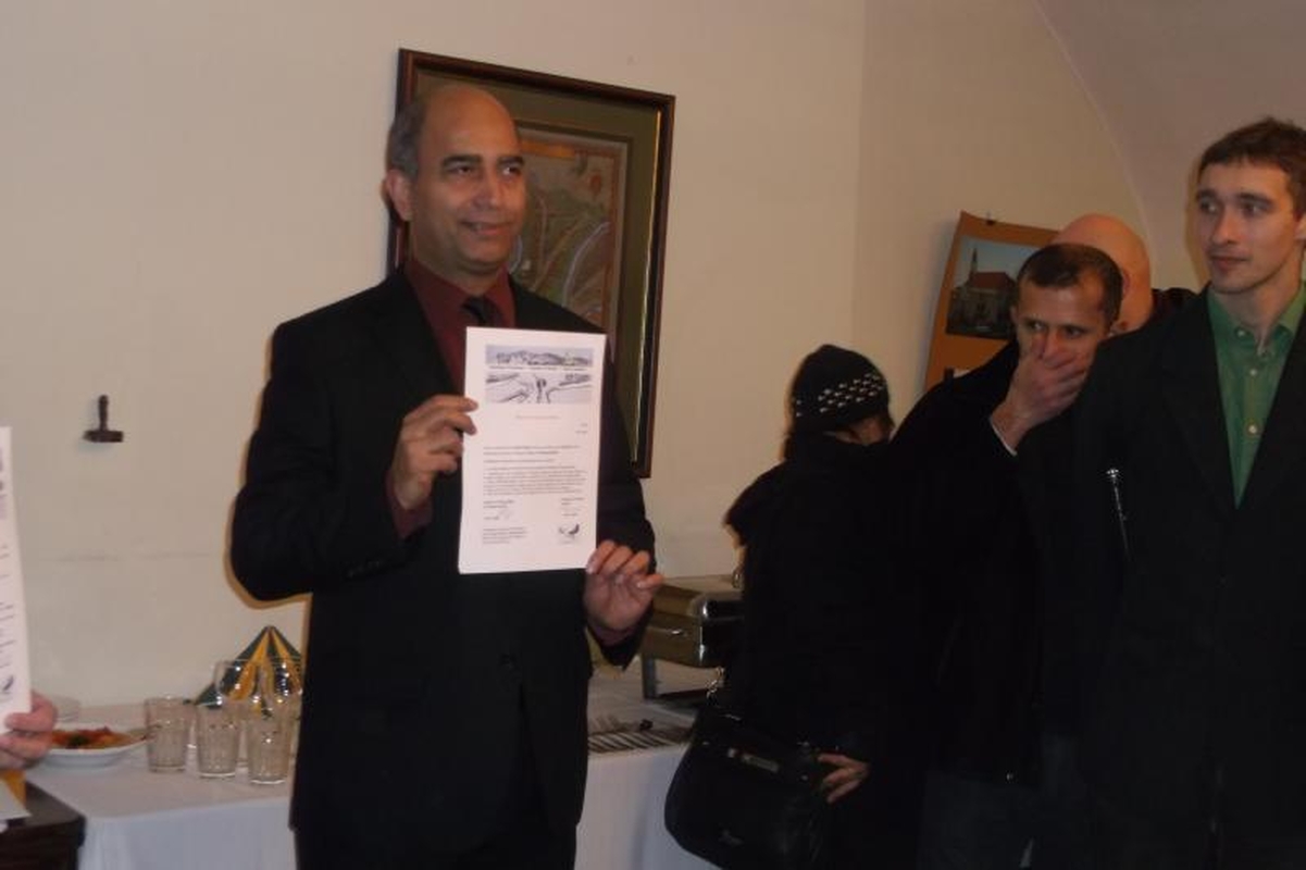 Užupyje atidengta Konstitucijos lenta arabų kalba 