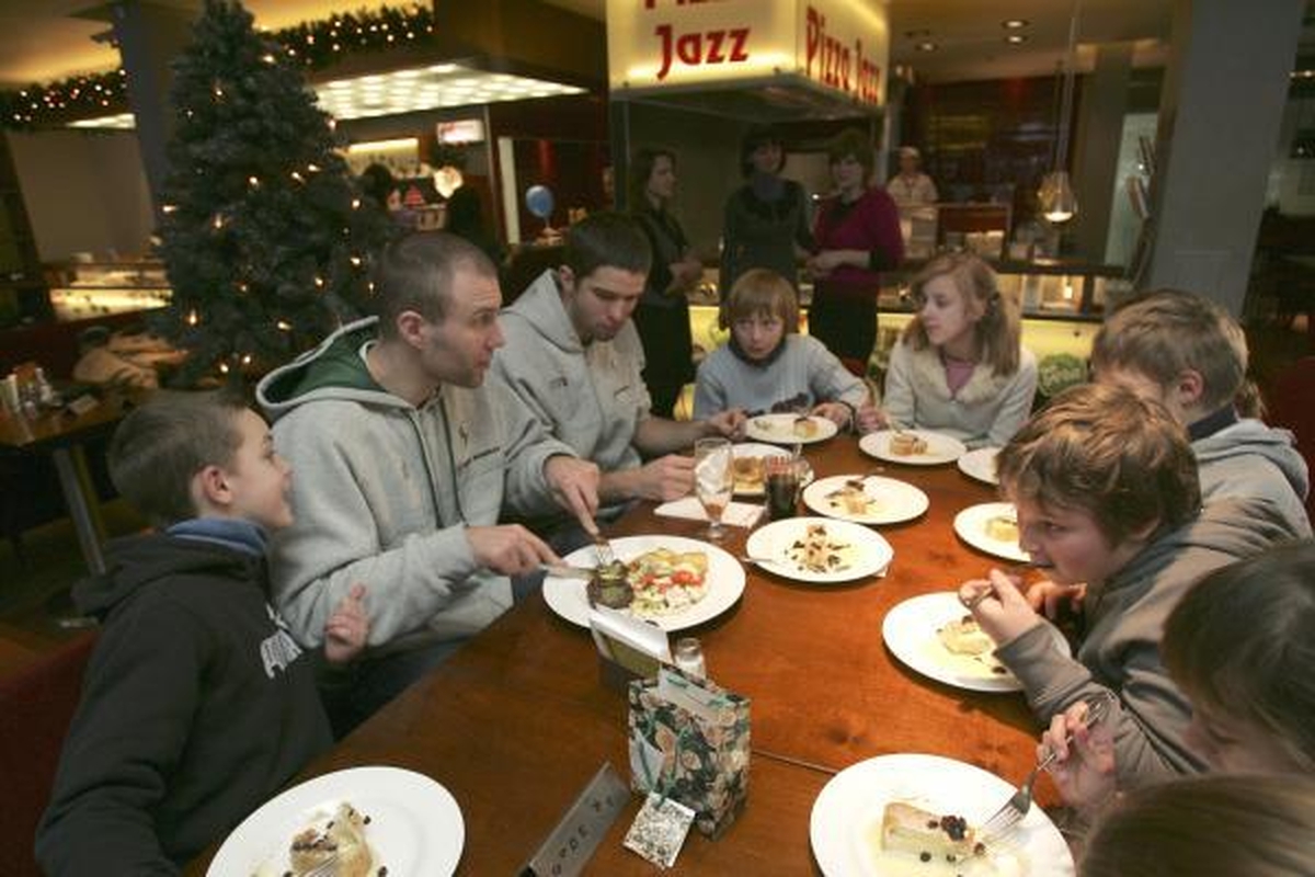Vaikai austrišką pyragą kepė kartu su "Žalgiriu"