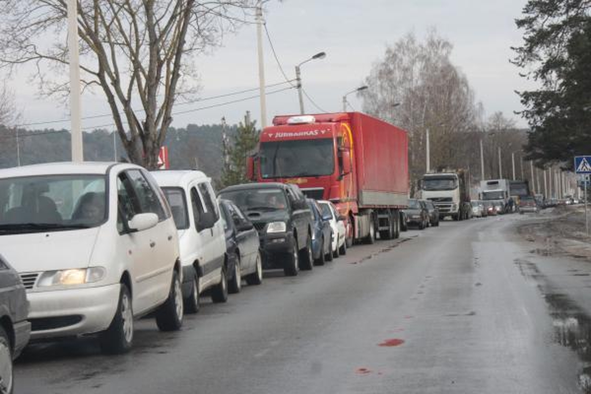 Susidūrę autobusai Kaune užtvėrė Raudondvario tiltą (papildyta)
