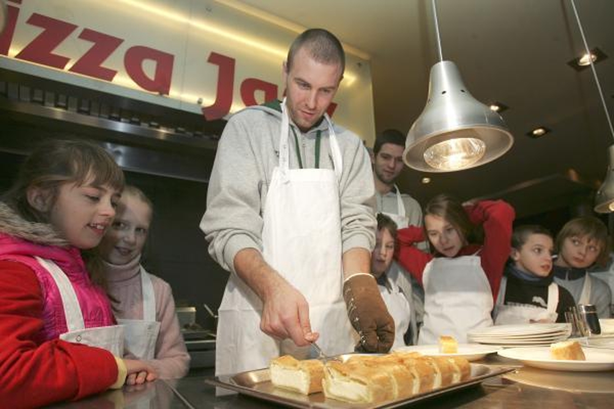Vaikai austrišką pyragą kepė kartu su "Žalgiriu"